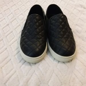 Steve Madden Ecentrcq quilted shoes-EUC